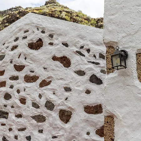 منزل ريفي Home2Book Rural Escape In Anaga & Pool *